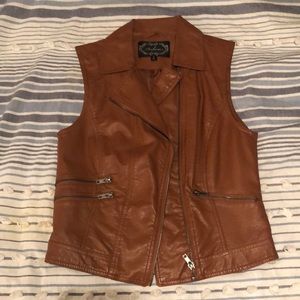 Cute brown faux leather size small ambience double zip pocket vest.